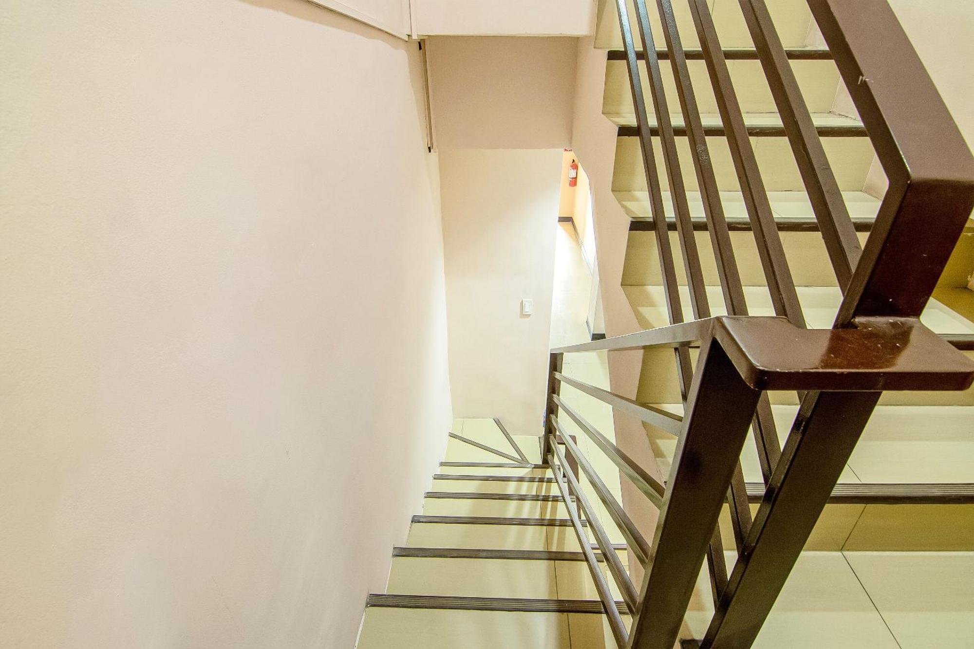 Oyo 766 Ichehan Apartments Manila Esterno foto