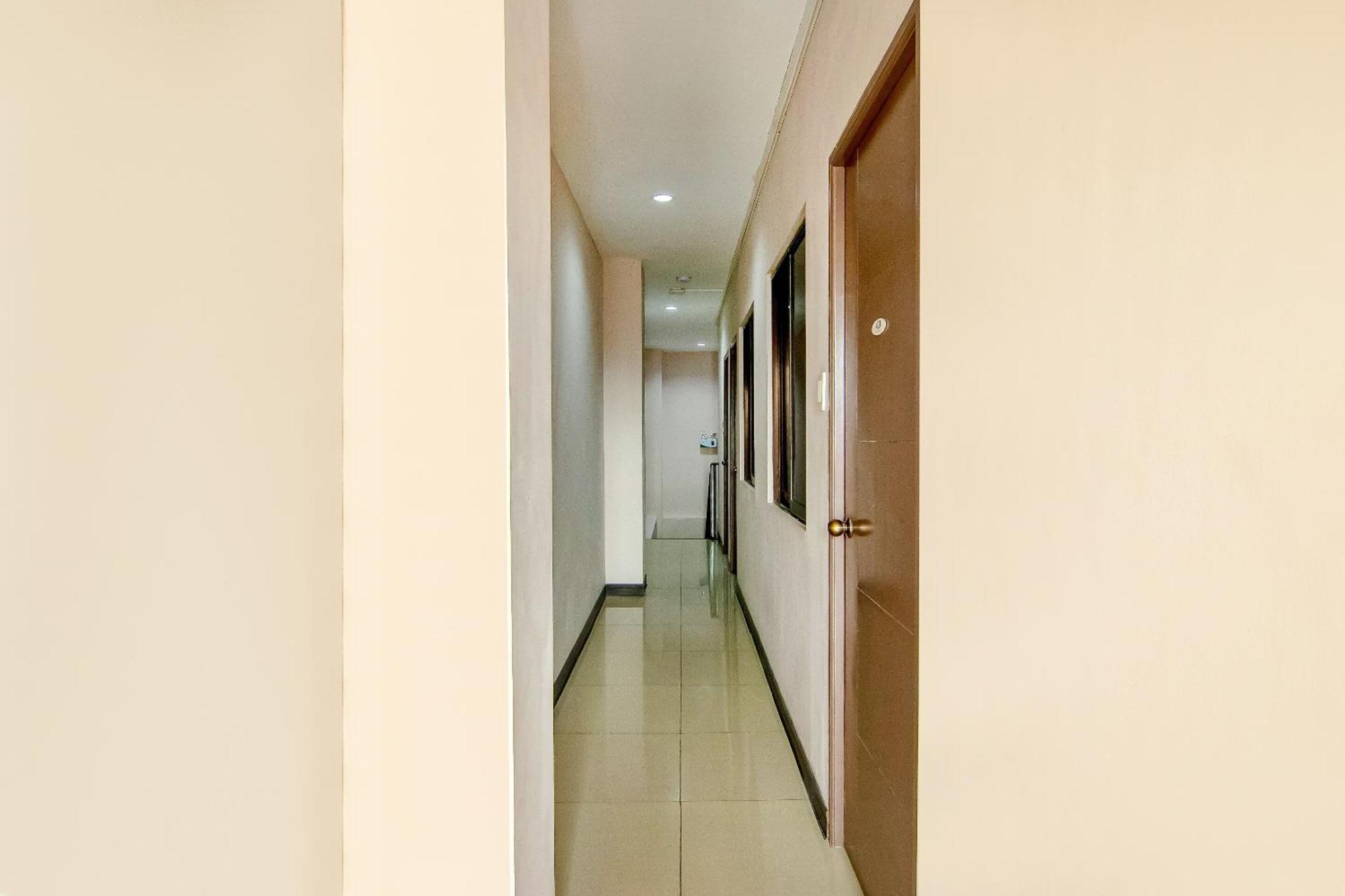 Oyo 766 Ichehan Apartments Manila Esterno foto