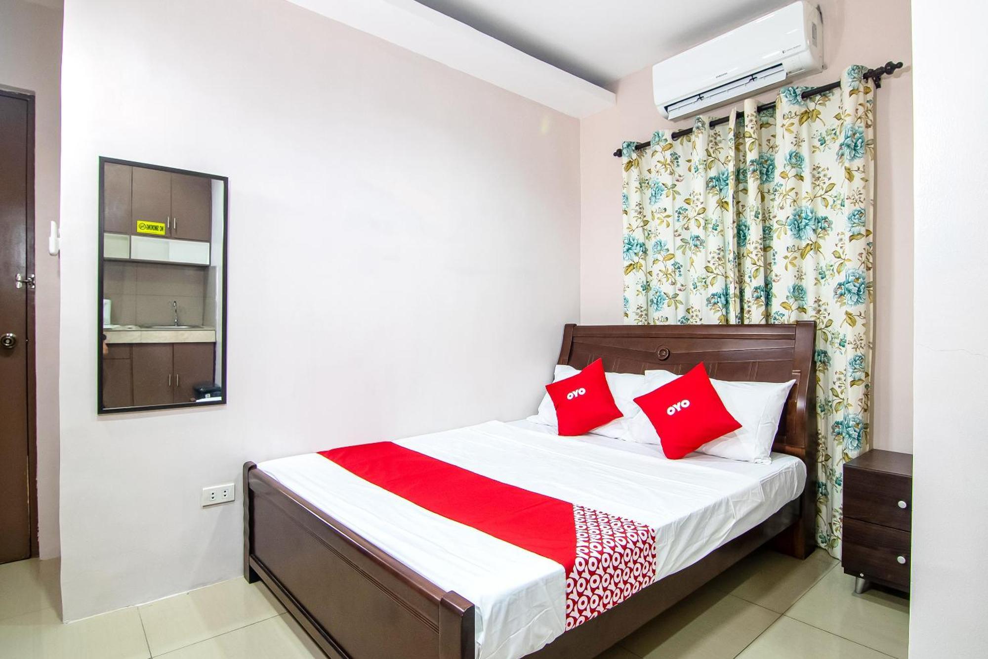 Oyo 766 Ichehan Apartments Manila Esterno foto