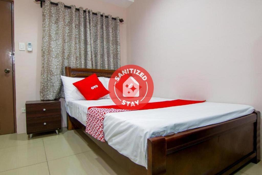 Oyo 766 Ichehan Apartments Manila Esterno foto