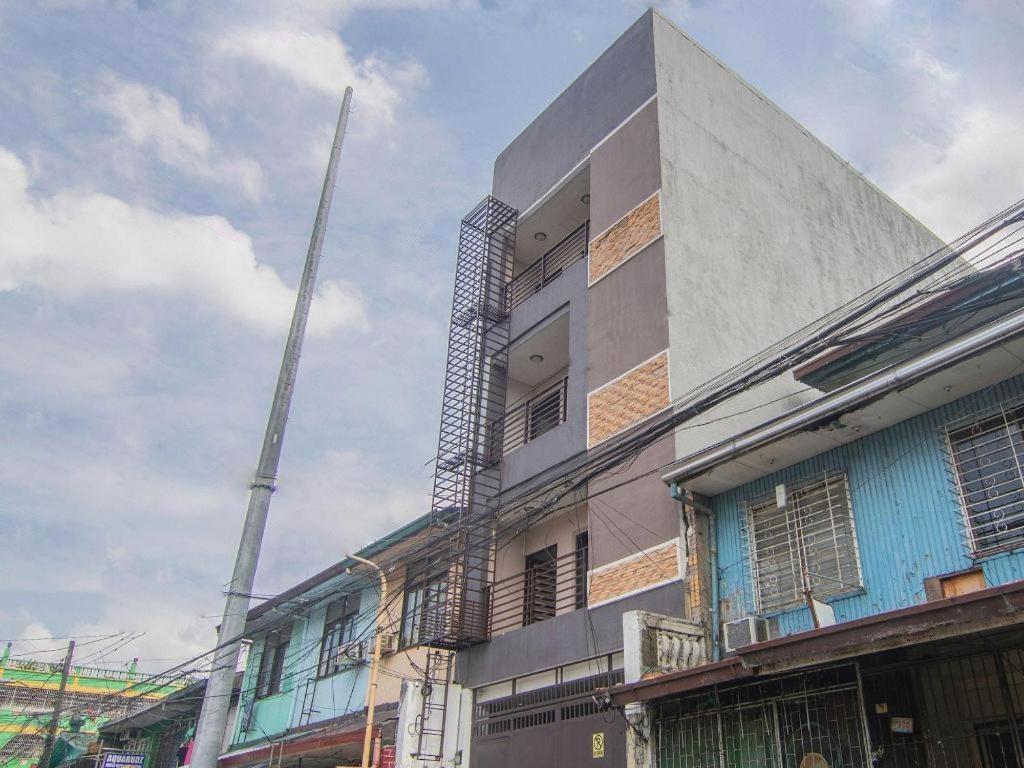 Oyo 766 Ichehan Apartments Manila Esterno foto