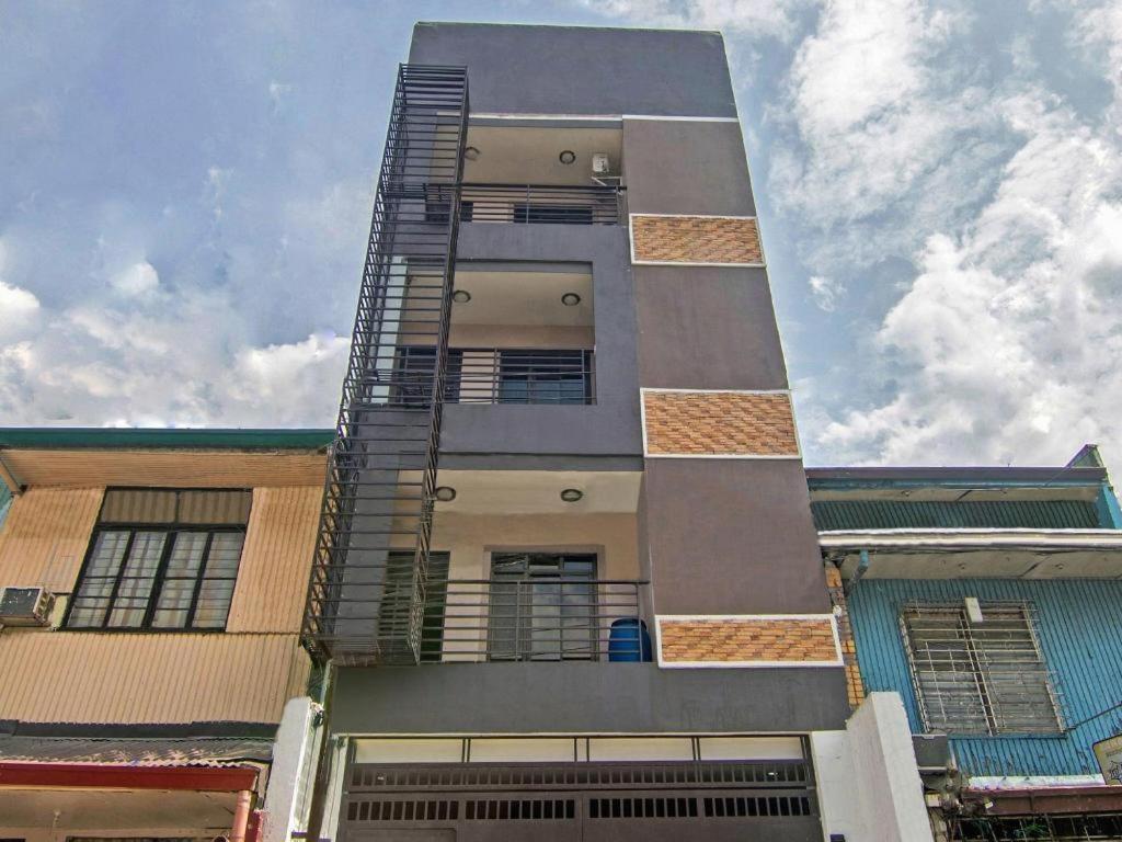Oyo 766 Ichehan Apartments Manila Esterno foto