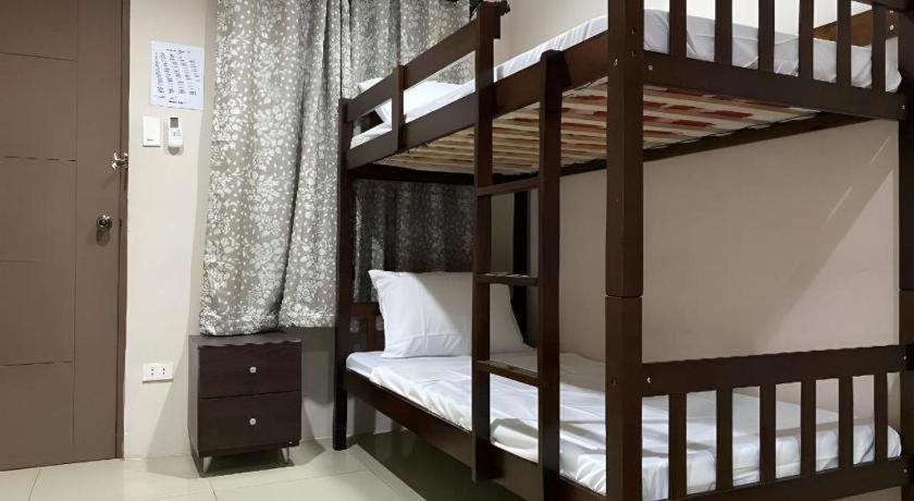Oyo 766 Ichehan Apartments Manila Esterno foto
