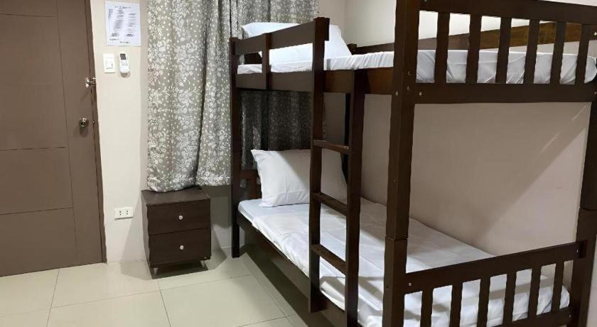 Oyo 766 Ichehan Apartments Manila Esterno foto