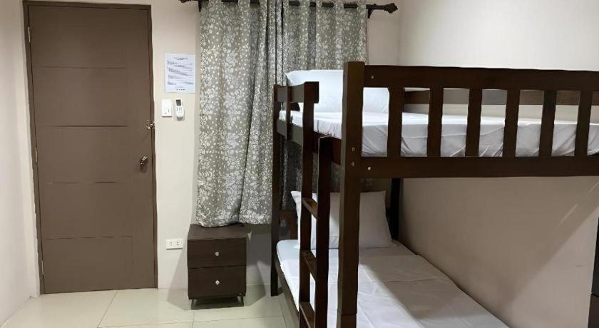 Oyo 766 Ichehan Apartments Manila Esterno foto